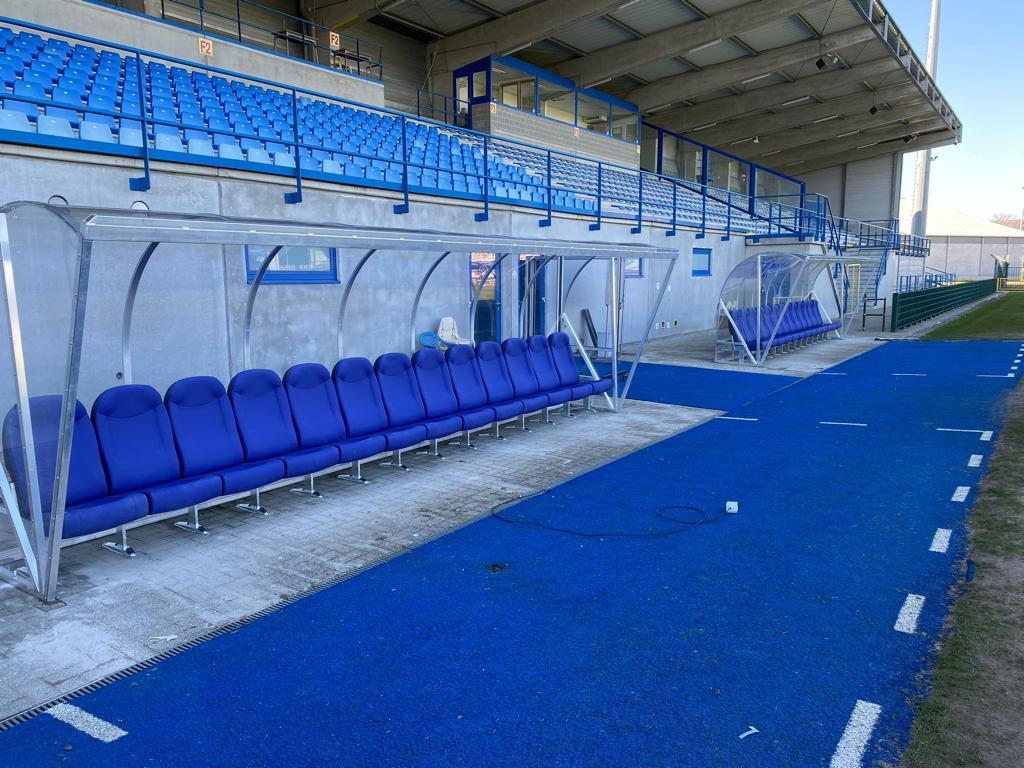 Nieuwe dug-outs in ons Dender Football Complex.