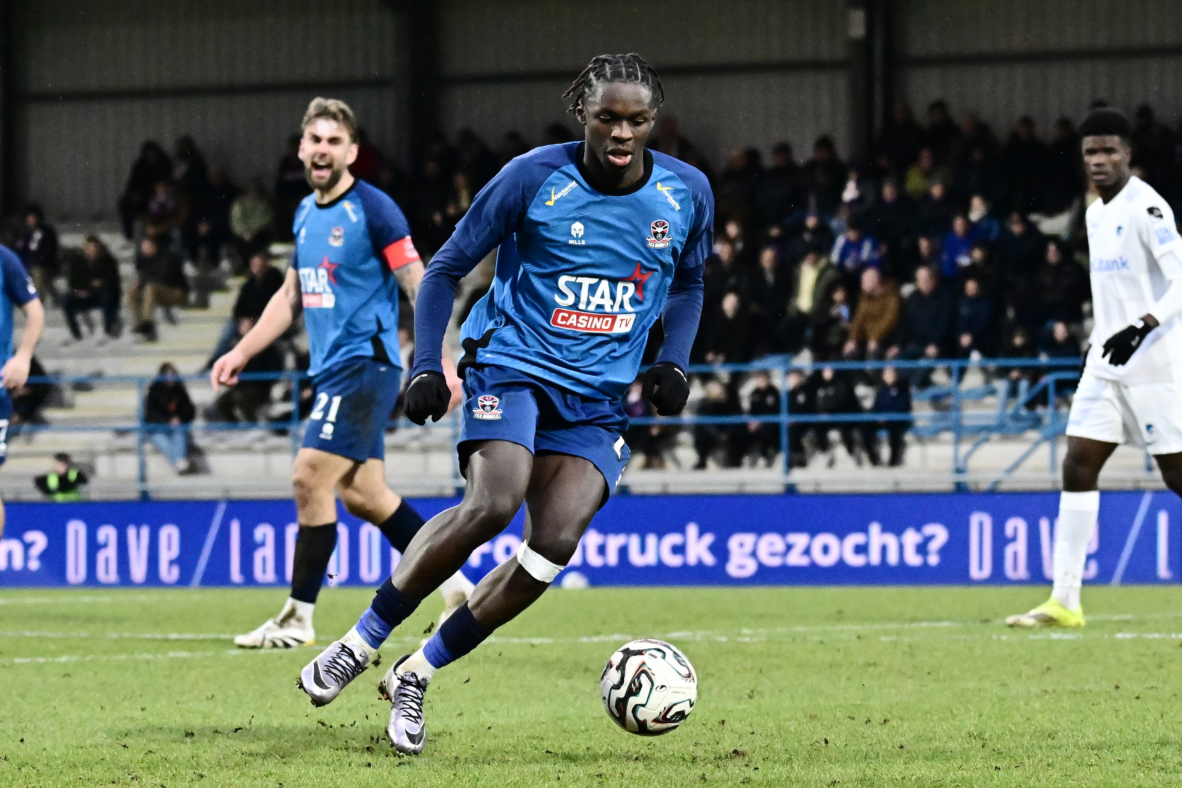 Win een gesigneerd shirt van Noah Mbamba!