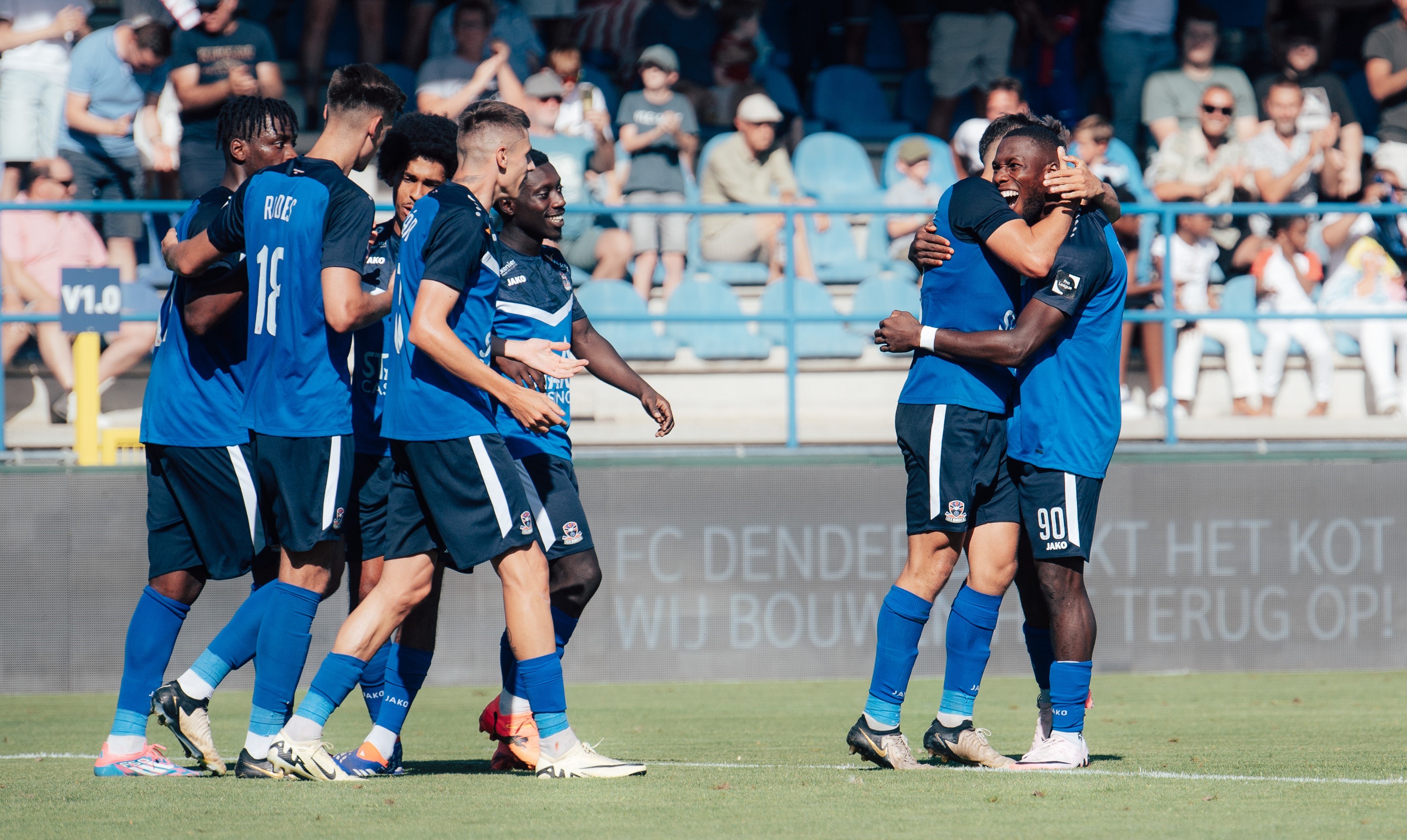 FC Dender - KV Kortrijk, 4-1. Ruime winst gekruid met prachtige doelpunten