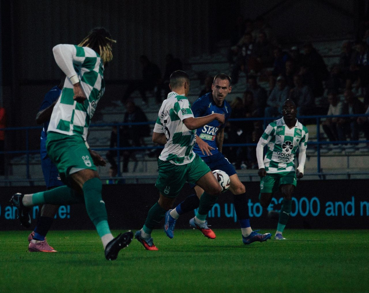 FC Dender - La Louvière, 0-0. Kansen ontbreken tegen stugge Wolven