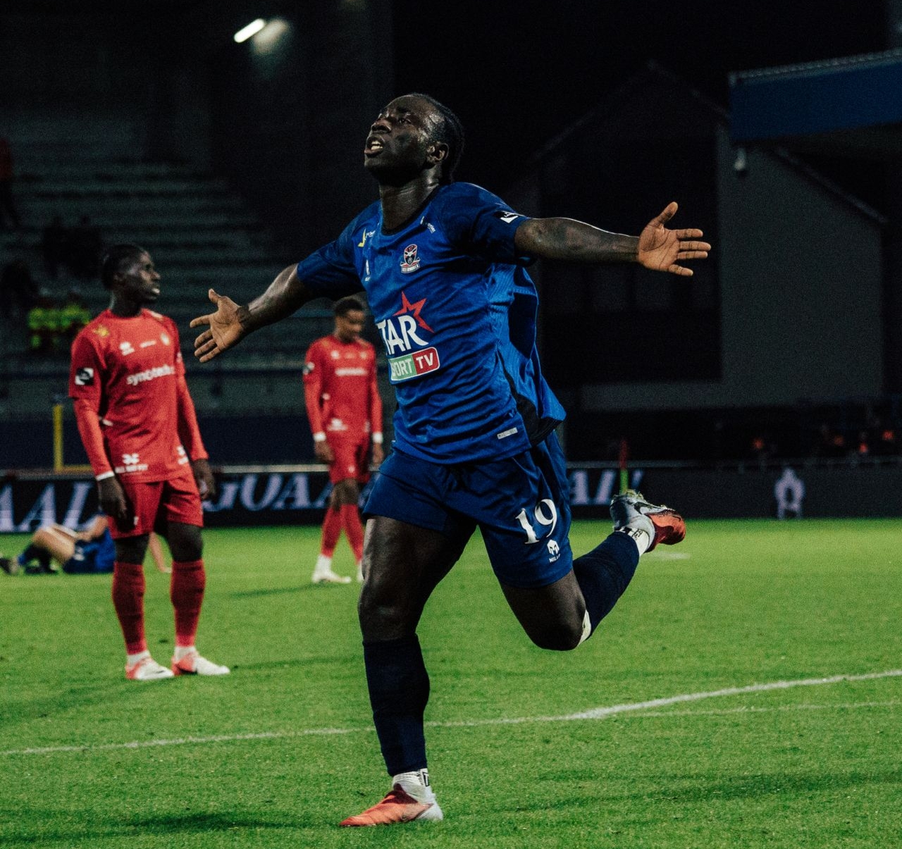 FC Dender - Ol. Charleroi, 4-2. Bloed, zweet & tranen